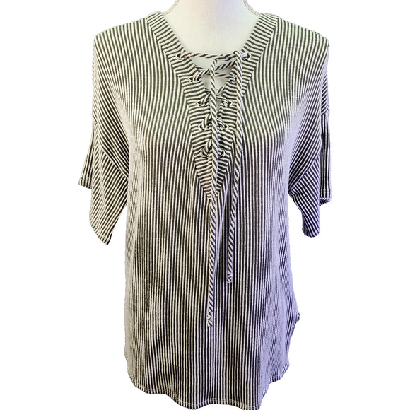 BKE Top Women’s Small Green Stripe Lace-Up Front Short Sleeve Tunic Boho Casual - Picture 2 of 10